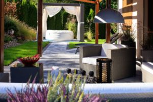 Polbruk_Lamell(1) Trendy tarasowe. Ponadczasowe szarości i geometryczne kształty.