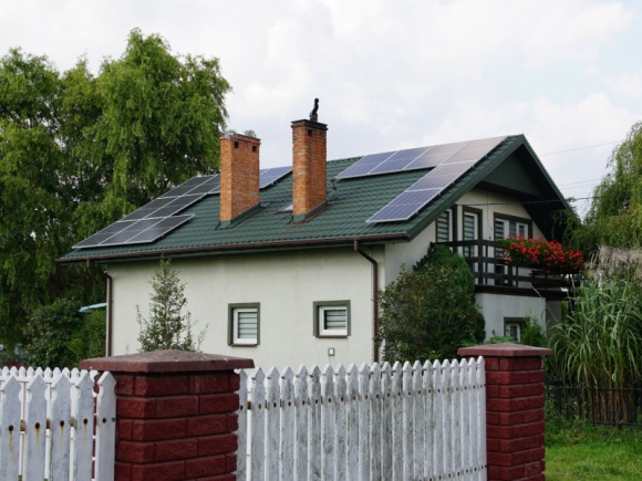 7 powodów, by zainwestować w fotowoltaikę Dom, LIFESTYLE - Płać mniej za prąd, a także za ogrzewanie. Nie przejmuj się więcej komunikatami o podwyżkach cen energii Zapewnij sobie codzienny komfort, jednocześnie dbając o ekologię – czyli o dobre warunki do życia dla swoich dzieci i wnuków. Jak? To proste.