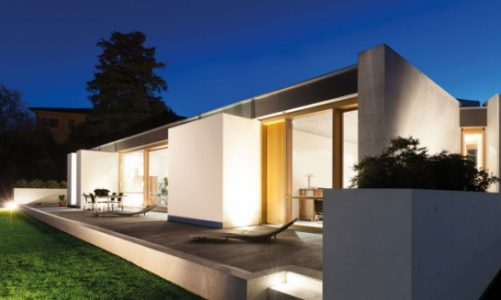 Przestrzeń w świetle – czym kierować się przy wyborze lamp zewnętrznych