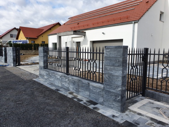 Co najpierw: instalacje, podjazd czy ogrodzenie – jak zaplanować kolejność prac Dom, LIFESTYLE - Budowa domu zakończona, teraz możesz zająć się organizacją ogrodu. Oczami wyobraźni już widzisz, jak tu będzie pięknie. Nie jest to jednak wcale mała inwestycja, dlatego warto ją rozsądnie etapować.