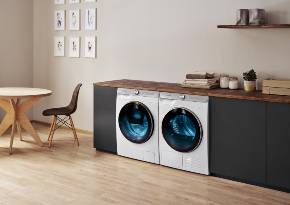 Smart duet: pralka i suszarka Samsung AI Control i smartfon Dom, LIFESTYLE - zaoszczędzeniu czasu na przyjemności pomogą nowe technologie, dzięki którym zyskasz większą kontrolę nad obowiązkami domowymi. „Bądź smart” - połącz swoją pralkę i suszarkę ze smartfonem i zarządzaj urządzeniami z dowolnego miejsca.