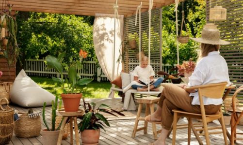 Kojący letni odpoczynek na tarasie