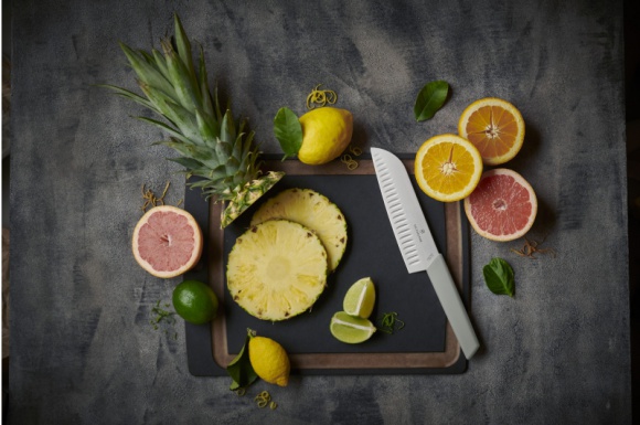 SANTOKU – „NÓŻ TRZECH CNÓT" Dom, LIFESTYLE - Inspiracja kuchnią japońską to nie tylko potrawy, ale również narzędzia kuchenne, jak np. nóż Santoku.