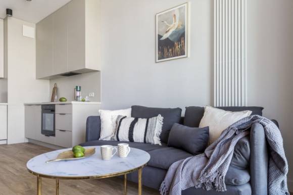House–Coaching. Empatyczne urządzanie wnętrz Dom, LIFESTYLE - Człowiek zawsze stara się dążyć do poczucia spełnienia i życiowej równowagi. Aby w pełni rozwinąć swój potencjał i możliwości, ważne jest, aby domowa przestrzeń zapewniała bezpieczeństwo. Dom powinien również wzbudzać pozytywne wibracje oraz inspirować do działania.